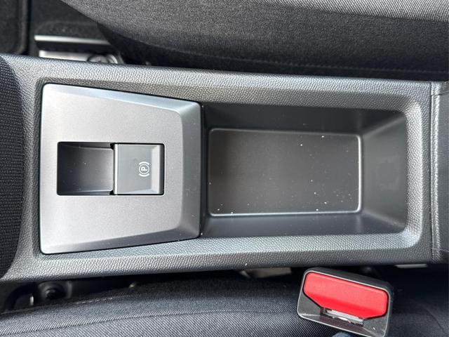 Opel / Frontera / Schwarz / / / NAVI+SHZ+KAMERA+LED+KLIMA+TEMPOMAT+17 ALU, Beispielbilder, ggf. teilweise mit Sonderausstattung
