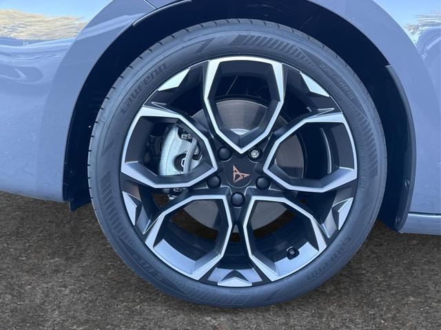 Cupra / Leon Sportstourer / Grau / / / ST AHK+NAVI+eHK+KAMERA+ACC+SHZ+18 ALU+LED
