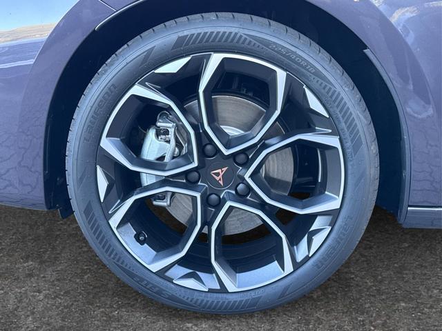 Cupra / Leon Sportstourer / Violett / / / ST AHK+NAVI+eHK+KAMERA+ACC+SHZ+18 ALU+LED, Beispielbilder, ggf. teilweise mit Sonderausstattung