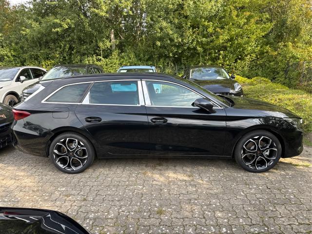 Cupra / Leon Sportstourer / Schwarz / / / ST AHK+NAVI+eHK+KAMERA+ACC+SHZ+18 ALU+LED, Beispielbilder, ggf. teilweise mit Sonderausstattung