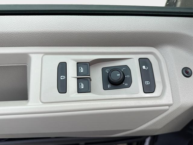 Volkswagen / T7 Multivan / / / / LANG 4x4+7-SITZER+MATRIX+AHK+KAMERA+SHZ+17 ALU
