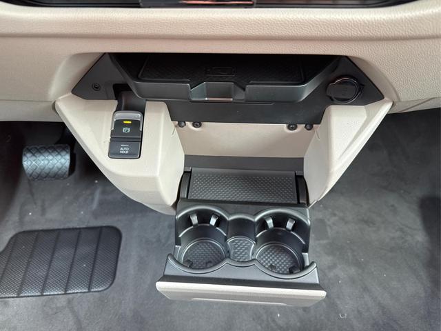 Volkswagen / T7 Multivan / / / / LANG 4x4+7-SITZER+MATRIX+AHK+KAMERA+SHZ+17 ALU