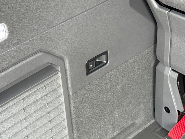 Volkswagen / T7 Multivan / / / / LANG 4x4+7-SITZER+MATRIX+AHK+KAMERA+SHZ+17 ALU