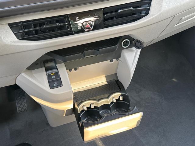 Volkswagen / T7 Multivan / / / / LANG 7SITZER+MATRIX+AHK+KAMERA+SHZ+17 ALU, Beispielbilder, ggf. teilweise mit Sonderausstattung
