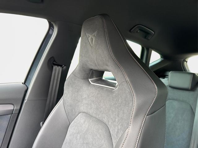 Cupra / Formentor / Grau / / / 4x4 AHK+NAVI+KAMERA+eHK+KESSY+ACC+19 ALU+LED+FULL LINK, Beispielbilder, ggf. teilweise mit Sonderausstattung