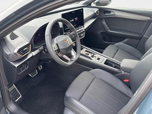 Cupra / Leon Sportstourer / Blau / / / ST AHK+NAVI+eHK+KAMERA+ACC+SHZ+18 ALU+LED, Beispielbilder, ggf. teilweise mit Sonderausstattung