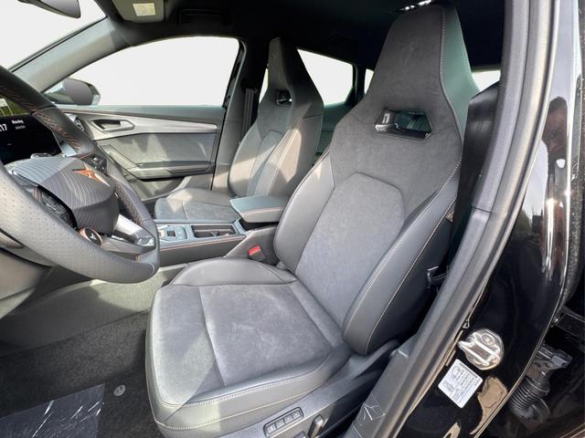Cupra / Formentor / Schwarz / / / 4x4 AHK+NAVI+KAMERA+eHK+KESSY+ACC+19 ALU+LED+FULL LINK, Beispielbilder, ggf. teilweise mit Sonderausstattung