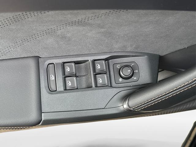 Cupra / Formentor / Schwarz / / / 4x4 AHK+NAVI+KAMERA+eHK+KESSY+ACC+19 ALU+LED+FULL LINK, Beispielbilder, ggf. teilweise mit Sonderausstattung