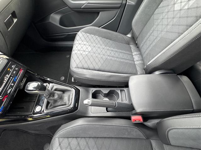 Volkswagen / T-Cross / / / / NAVI+SHZ+MATRIX+ACC+KAMERA+18'' ALU, Beispielbilder, ggf. teilweise mit Sonderausstattung