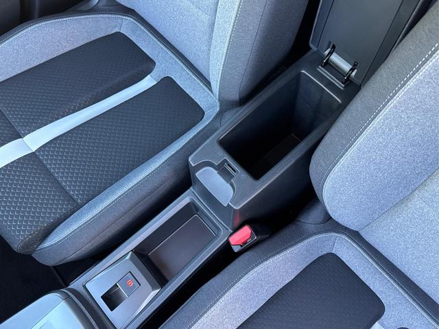 Opel / Frontera / Silber / / / NAVI+SHZ+KAMERA+LED+KLIMA+TEMPOMAT+17 ALU, Beispielbilder, ggf. teilweise mit Sonderausstattung
