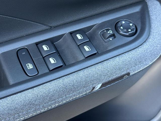 Opel / Frontera / Silber / / / NAVI+SHZ+KAMERA+LED+KLIMA+TEMPOMAT+17 ALU, Beispielbilder, ggf. teilweise mit Sonderausstattung
