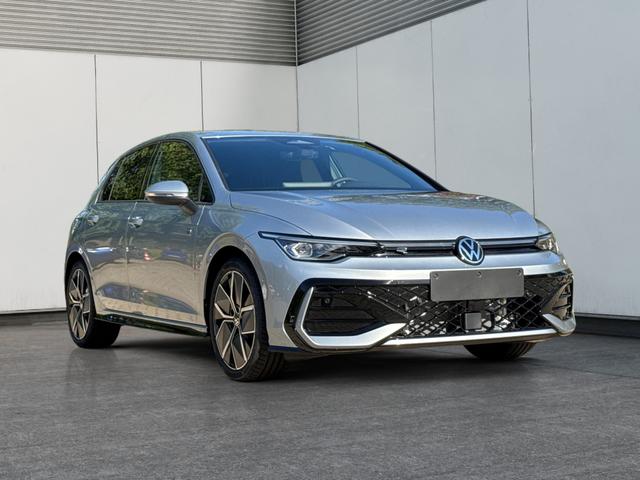 Volkswagen / Golf / Silber / / / LED-PLUS+ACC+SHZ+KEYLESS+KAMERA+18 ALU, Beispielbilder, ggf. teilweise mit Sonderausstattung
