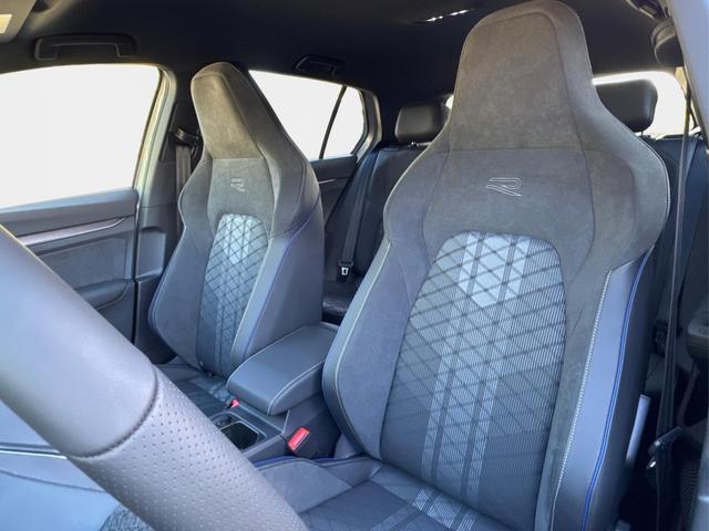 Volkswagen / Golf / Silber / / / LED-PLUS+ACC+SHZ+KEYLESS+KAMERA+18 ALU, Beispielbilder, ggf. teilweise mit Sonderausstattung