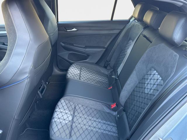 Volkswagen / Golf / Silber / / / LED-PLUS+ACC+SHZ+KEYLESS+KAMERA+18 ALU, Beispielbilder, ggf. teilweise mit Sonderausstattung