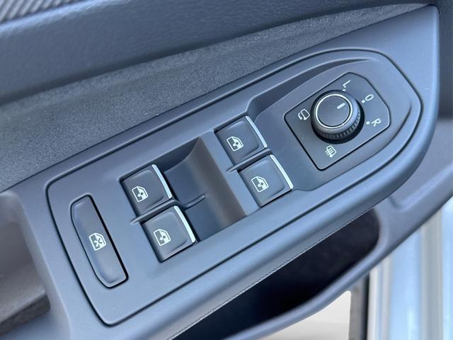 Volkswagen / Golf / Silber / / / LED-PLUS+ACC+SHZ+KEYLESS+KAMERA+18 ALU, Beispielbilder, ggf. teilweise mit Sonderausstattung