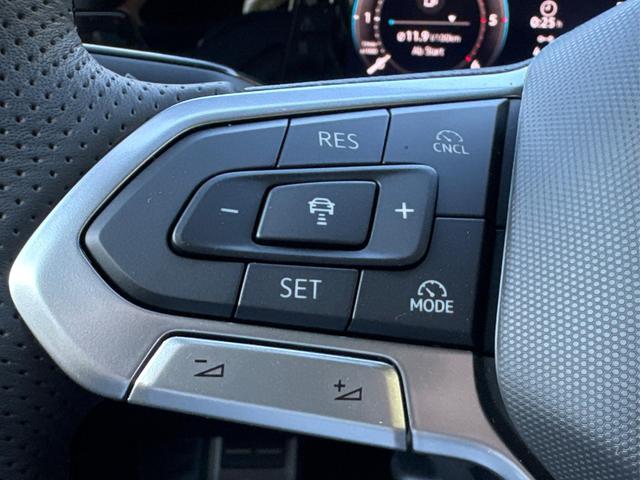 Volkswagen / Golf / Silber / / / LED-PLUS+ACC+SHZ+KEYLESS+KAMERA+18 ALU, Beispielbilder, ggf. teilweise mit Sonderausstattung