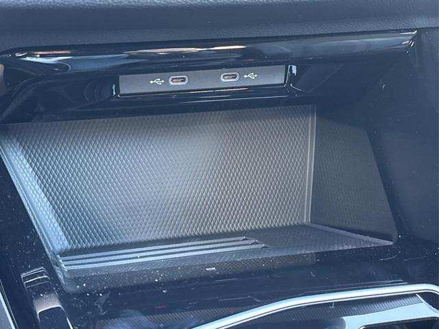 Volkswagen / Golf / Silber / / / LED-PLUS+ACC+SHZ+KEYLESS+KAMERA+18 ALU, Beispielbilder, ggf. teilweise mit Sonderausstattung