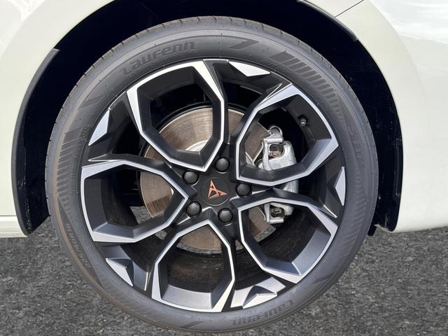 Cupra / Leon Sportstourer / Grau / / / ST AHK+NAVI+eHK+KAMERA+ACC+SHZ+18 ALU+LED, Beispielbilder, ggf. teilweise mit Sonderausstattung