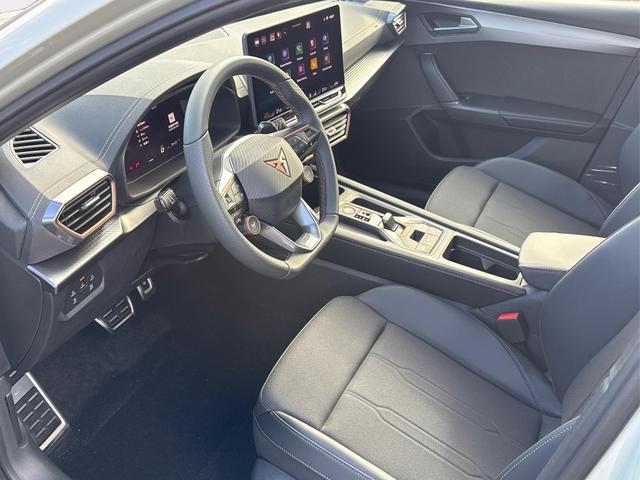 Cupra / Leon Sportstourer / Grau / / / ST AHK+NAVI+eHK+KAMERA+ACC+SHZ+18 ALU+LED, Beispielbilder, ggf. teilweise mit Sonderausstattung