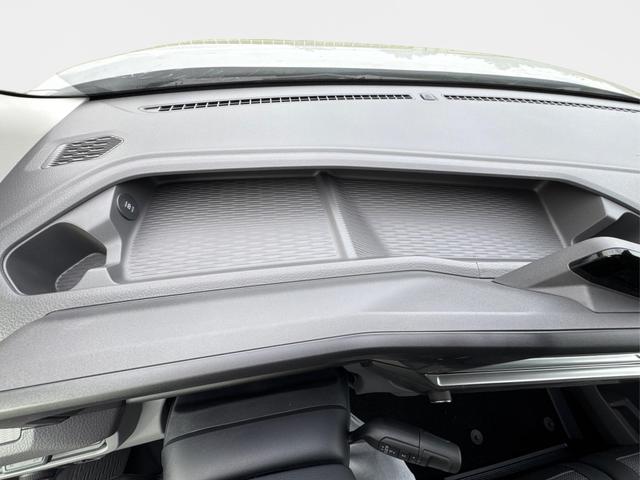 Volkswagen / T7 Caravelle / / / / KR+SHZ+9-Sitzer+AHK+GJR+KLIMAAUT.+KAMERA+PDC+LED, Beispielbilder, ggf. teilweise mit Sonderausstattung