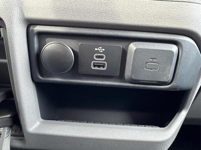 Volkswagen / T7 Caravelle / / / / KR+SHZ+9-Sitzer+AHK+GJR+KLIMAAUT.+KAMERA+PDC+LED, Beispielbilder, ggf. teilweise mit Sonderausstattung