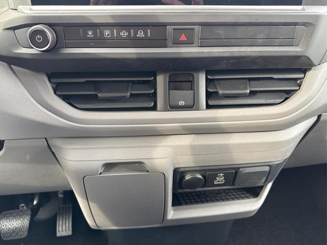 Volkswagen / T7 Caravelle / / / / KR+SHZ+9-Sitzer+AHK+GJR+KLIMAAUT.+KAMERA+PDC+LED, Beispielbilder, ggf. teilweise mit Sonderausstattung