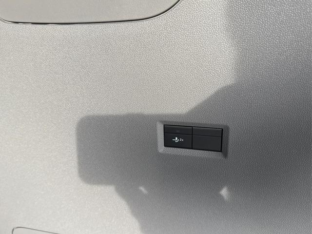 Volkswagen / T7 Caravelle / / / / KR+SHZ+9-Sitzer+AHK+GJR+KLIMAAUT.+KAMERA+PDC+LED, Beispielbilder, ggf. teilweise mit Sonderausstattung