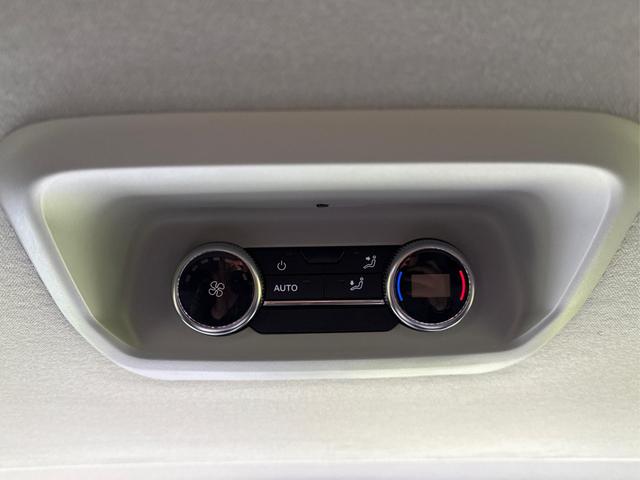 Volkswagen / T7 Caravelle / / / / KR+SHZ+9-Sitzer+AHK+GJR+KLIMAAUT.+KAMERA+PDC+LED, Beispielbilder, ggf. teilweise mit Sonderausstattung