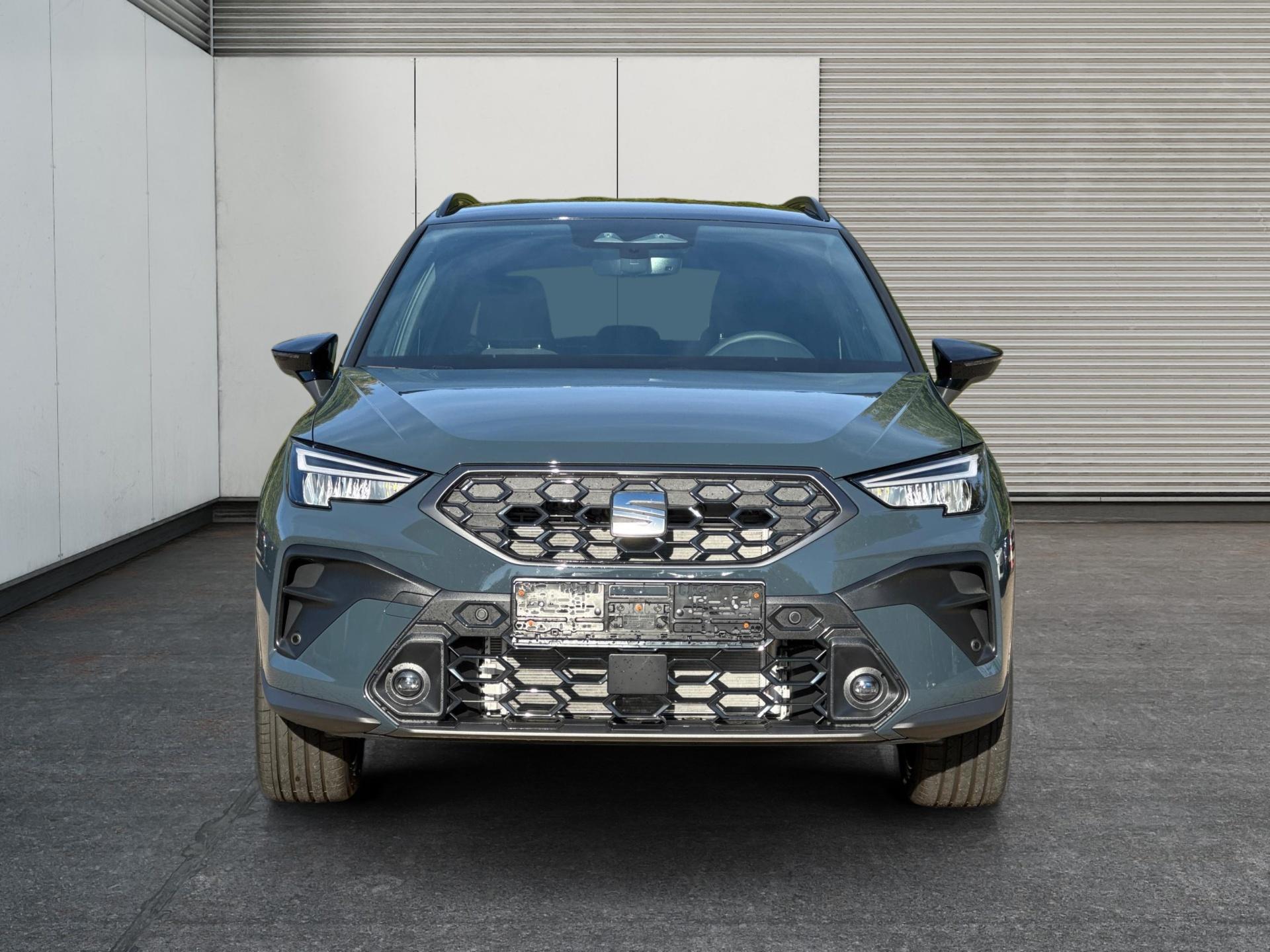 Seat / Arona /  /  /  / KAMERA+PDC+LED+18 ALU+ACC