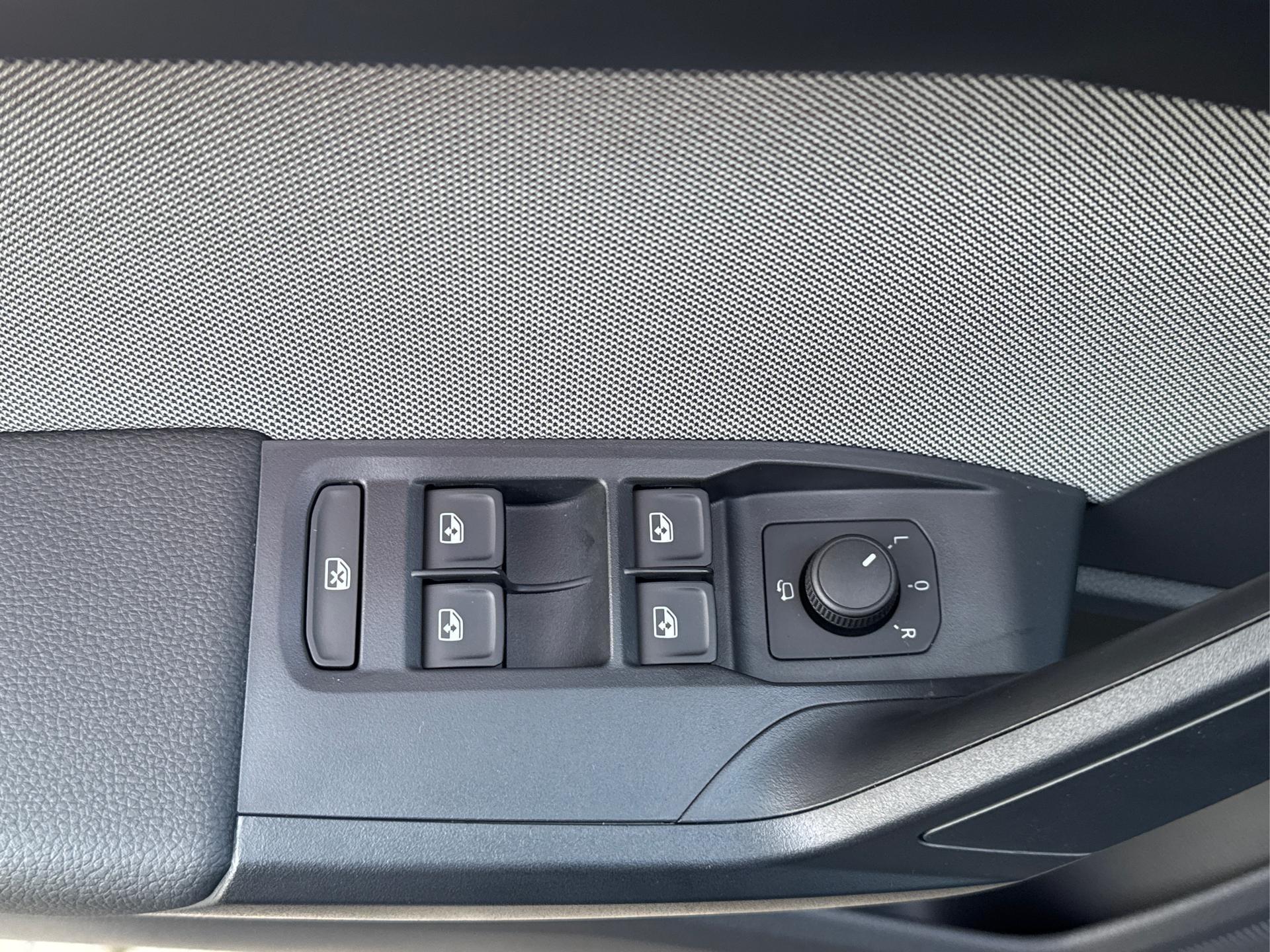 Seat / Arona /  /  /  / KAMERA+PDC+LED+18 ALU+ACC
