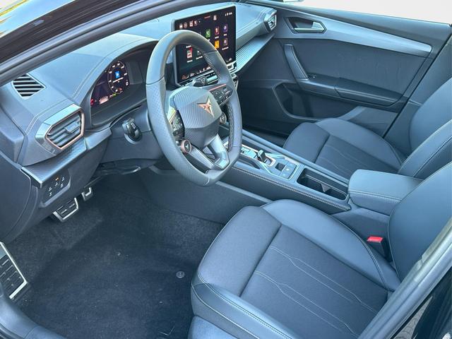Cupra / Leon Sportstourer / Schwarz / / / ST AHK+NAVI+eHK+KAMERA+ACC+SHZ+18 ALU+LED, Beispielbilder, ggf. teilweise mit Sonderausstattung