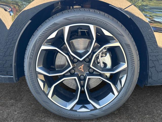 Cupra / Leon Sportstourer / Schwarz / / / ST AHK+NAVI+eHK+KAMERA+ACC+SHZ+18 ALU+LED, Beispielbilder, ggf. teilweise mit Sonderausstattung