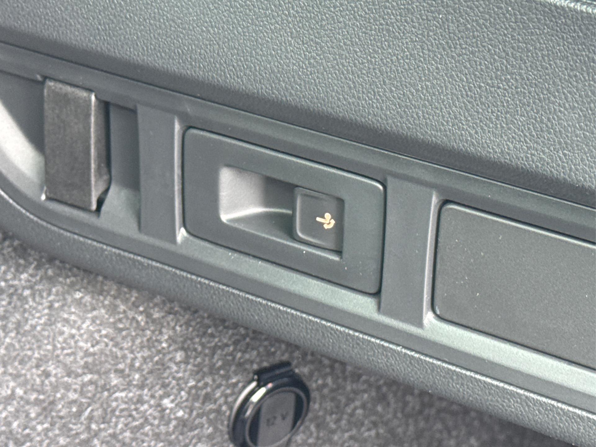 Skoda / Octavia Combi / Silber /  /  / ACC+AHK+eHK+KAM+PDC+LED+17ALU+SHZ