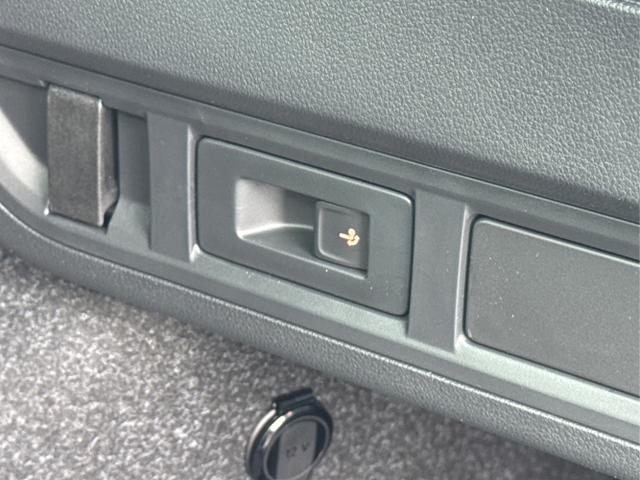 Skoda / Octavia Combi / Silber / / / ACC+AHK+eHK+KAM+PDC+LED+17ALU+SHZ
