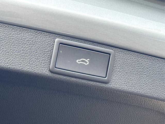 Skoda / Octavia Combi / Silber / / / ACC+AHK+eHK+KAM+PDC+LED+17ALU+SHZ