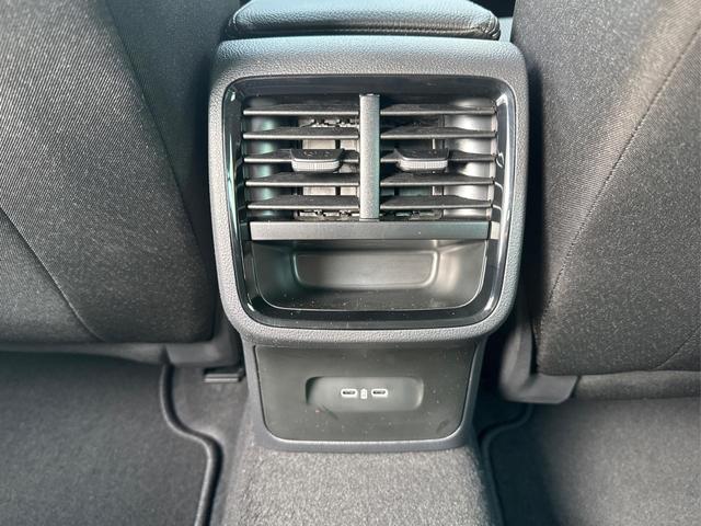 Skoda / Octavia Combi / Silber / / / ACC+AHK+eHK+KAM+PDC+LED+17ALU+SHZ