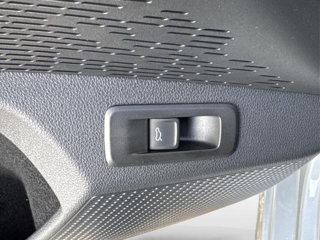 Skoda / Octavia Combi / Silber / / / ACC+AHK+eHK+KAM+PDC+LED+17ALU+SHZ