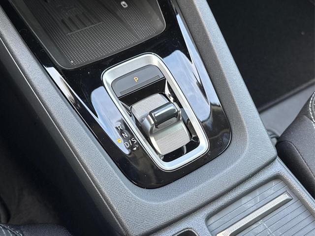 Skoda / Octavia Combi / Silber / / / ACC+AHK+eHK+KAM+PDC+LED+17ALU+SHZ