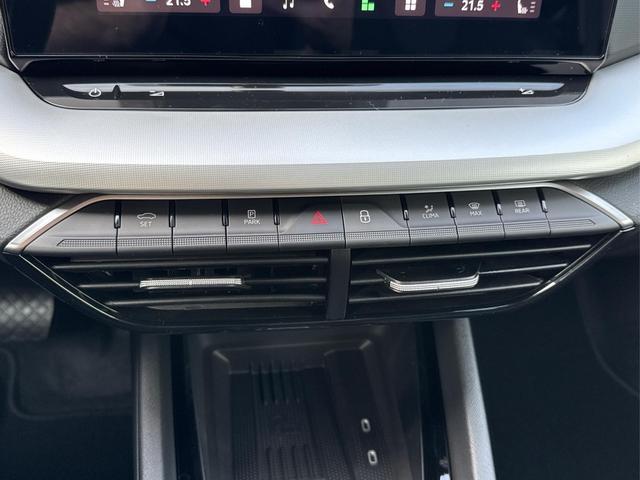Skoda / Octavia Combi / Silber / / / ACC+AHK+eHK+KAM+PDC+LED+17ALU+SHZ