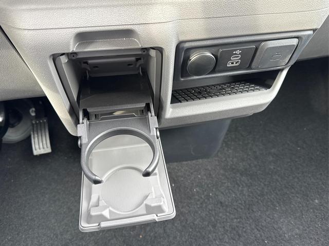 Volkswagen / T7 Caravelle / / / / KR+SHZ+9-Sitzer+AHK+GJR+KLIMAAUT.+KAMERA+PDC+LED, Beispielbilder, ggf. teilweise mit Sonderausstattung