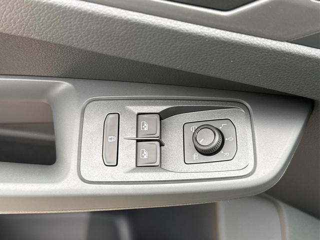 Volkswagen / Caddy Maxi / Blau / / / Caddy Maxi+ KAMERA+AHK+GJR+SHZ+PDC+ACC+LANE ASSIST, Beispielbilder, ggf. teilweise mit Sonderausstattung