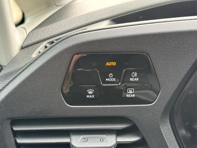 Volkswagen / Caddy Maxi / Blau / / / Caddy Maxi+ KAMERA+AHK+GJR+SHZ+PDC+ACC+LANE ASSIST, Beispielbilder, ggf. teilweise mit Sonderausstattung
