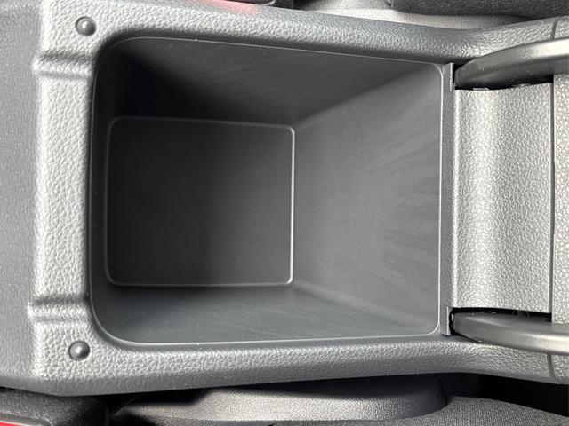 Volkswagen / Caddy Maxi / Blau / / / Caddy Maxi+ KAMERA+AHK+GJR+SHZ+PDC+ACC+LANE ASSIST, Beispielbilder, ggf. teilweise mit Sonderausstattung