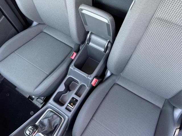 Volkswagen / Caddy Maxi / Grau / / / Caddy Maxi+ KAMERA+AHK+GJR+SHZ+PDC+ACC+LANE ASSIST, Beispielbilder, ggf. teilweise mit Sonderausstattung