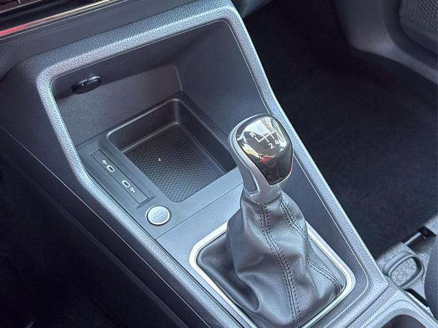 Volkswagen / Caddy Maxi / Grau / / / Caddy Maxi+ KAMERA+AHK+GJR+SHZ+PDC+ACC+LANE ASSIST, Beispielbilder, ggf. teilweise mit Sonderausstattung