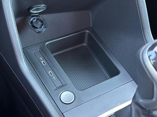 Volkswagen / Caddy Maxi / Grau / / / Caddy Maxi+ KAMERA+AHK+GJR+SHZ+PDC+ACC+LANE ASSIST, Beispielbilder, ggf. teilweise mit Sonderausstattung