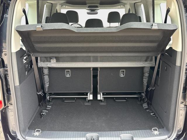 Volkswagen / Caddy Maxi / Blau / / / Caddy Maxi+ KAMERA+AHK+GJR+SHZ+PDC+ACC+LANE ASSIST, Beispielbilder, ggf. teilweise mit Sonderausstattung