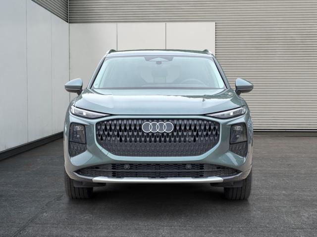 Audi / Q3 / Gr&uuml;n / / / AHK+KAMERA+NAVI+EL. HECKKL.+LED+17'LM