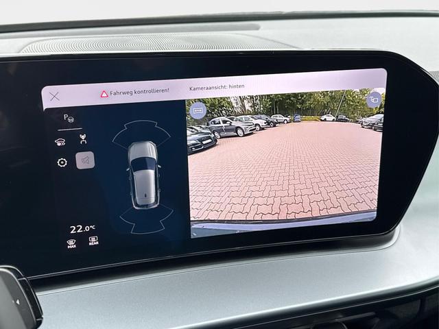 Audi / Q3 / Gr&uuml;n / / / AHK+KAMERA+NAVI+EL. HECKKL.+LED+17'LM