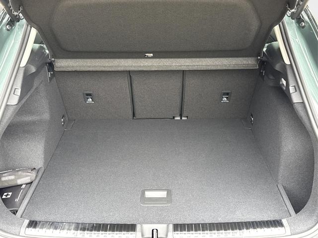 Audi / Q3 / Gr&uuml;n / / / AHK+KAMERA+NAVI+EL. HECKKL.+LED+17'LM